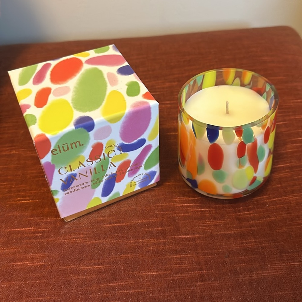 elūm Classic Vanilla hand poured soy candle 10oz art glass 50 hours NIB sold out